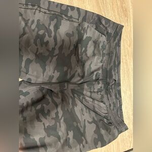 GAP Camouflage Men's Shorts - Gray and Black